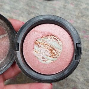 MAC MINERALIZED SKINFINISH Semi precious rose quar
